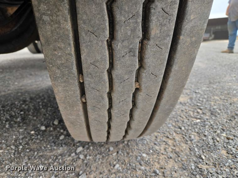 image for item ET5283 1995 Peterbilt 378 semi truck