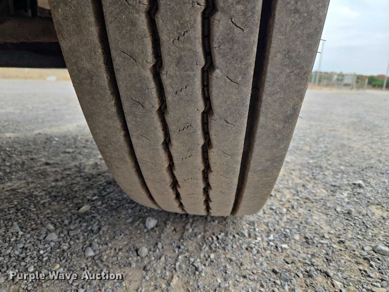 image for item ET5283 1995 Peterbilt 378 semi truck