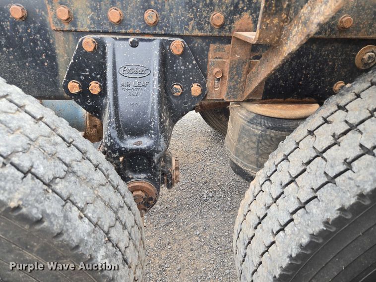 image for item ET5283 1995 Peterbilt 378 semi truck