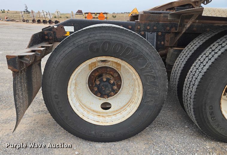 image for item ET5283 1995 Peterbilt 378 semi truck