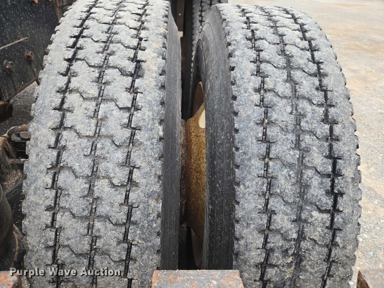 image for item ET5283 1995 Peterbilt 378 semi truck