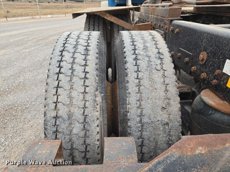 image for item ET5283 1995 Peterbilt 378 semi truck