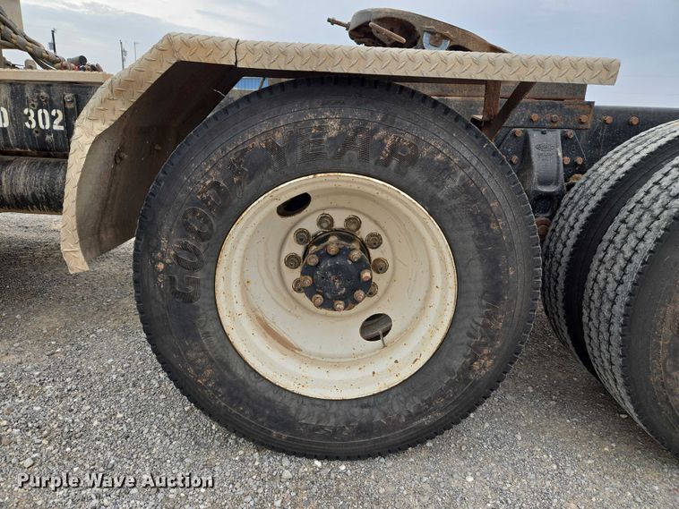 image for item ET5283 1995 Peterbilt 378 semi truck