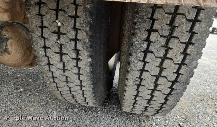 image for item ET5283 1995 Peterbilt 378 semi truck