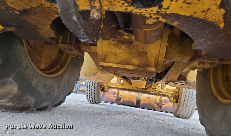 image for item ET5284 1996 John Deere 310D backhoe