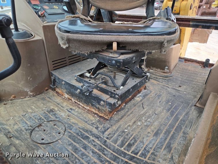 image for item ET5284 1996 John Deere 310D backhoe