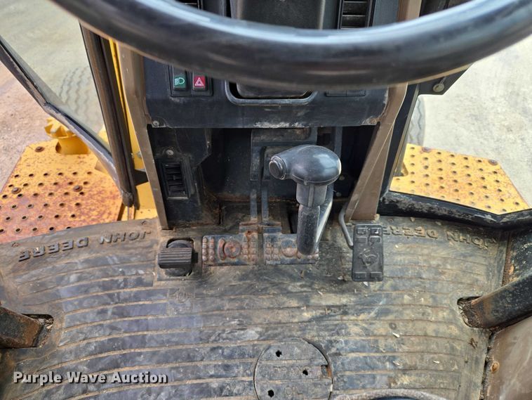 image for item ET5284 1996 John Deere 310D backhoe
