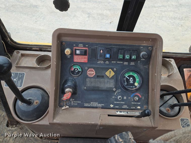 image for item ET5284 1996 John Deere 310D backhoe