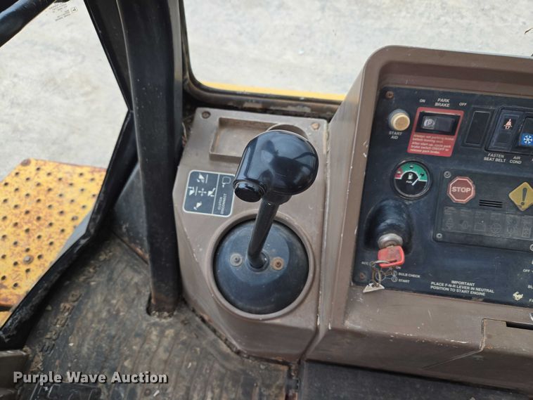 image for item ET5284 1996 John Deere 310D backhoe