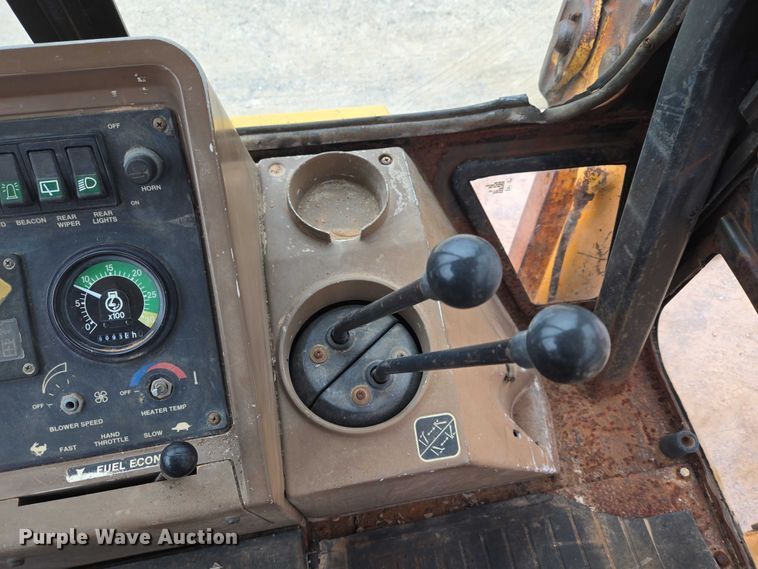 image for item ET5284 1996 John Deere 310D backhoe