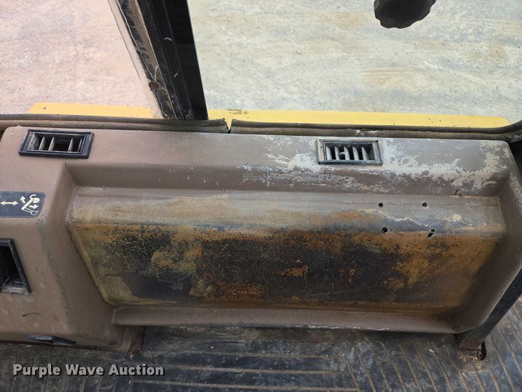 image for item ET5284 1996 John Deere 310D backhoe