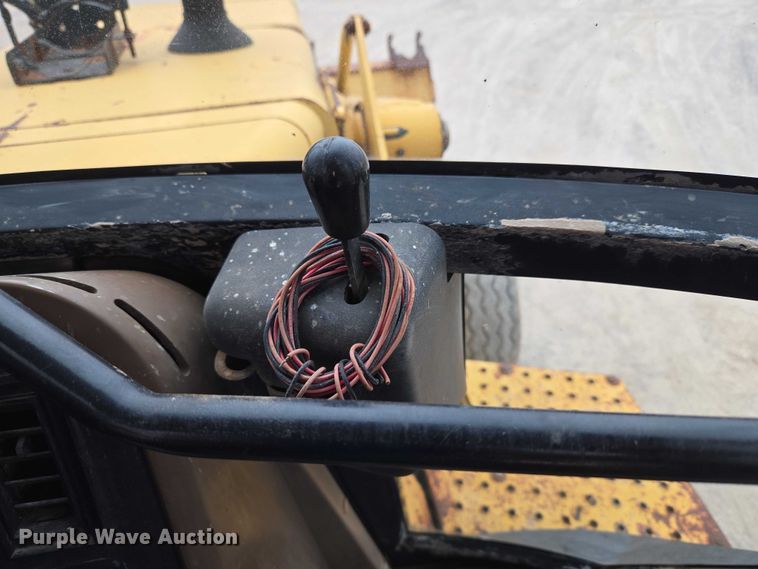 image for item ET5284 1996 John Deere 310D backhoe