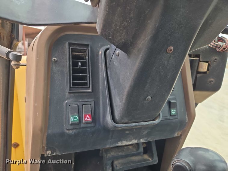 image for item ET5284 1996 John Deere 310D backhoe