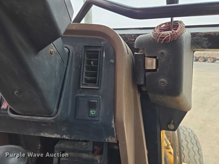 image for item ET5284 1996 John Deere 310D backhoe