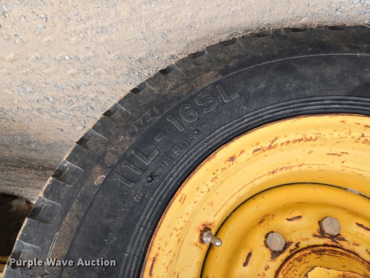 image for item ET5284 1996 John Deere 310D backhoe