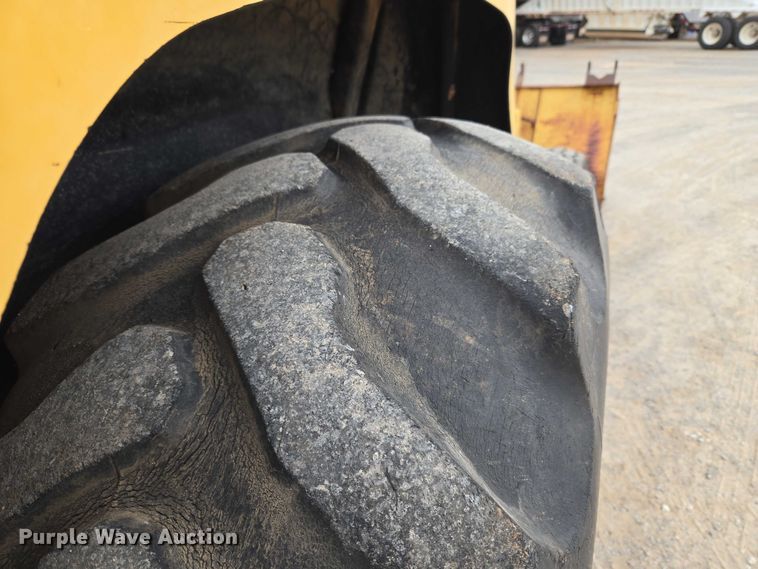 image for item ET5284 1996 John Deere 310D backhoe