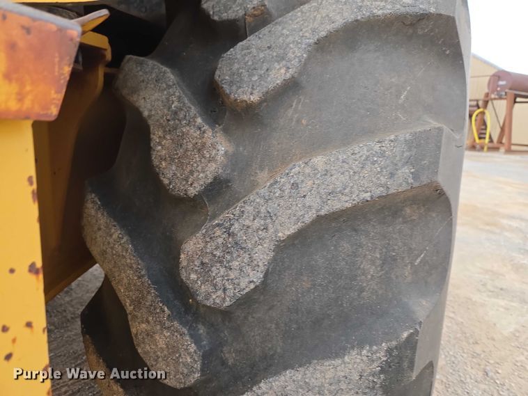 image for item ET5284 1996 John Deere 310D backhoe