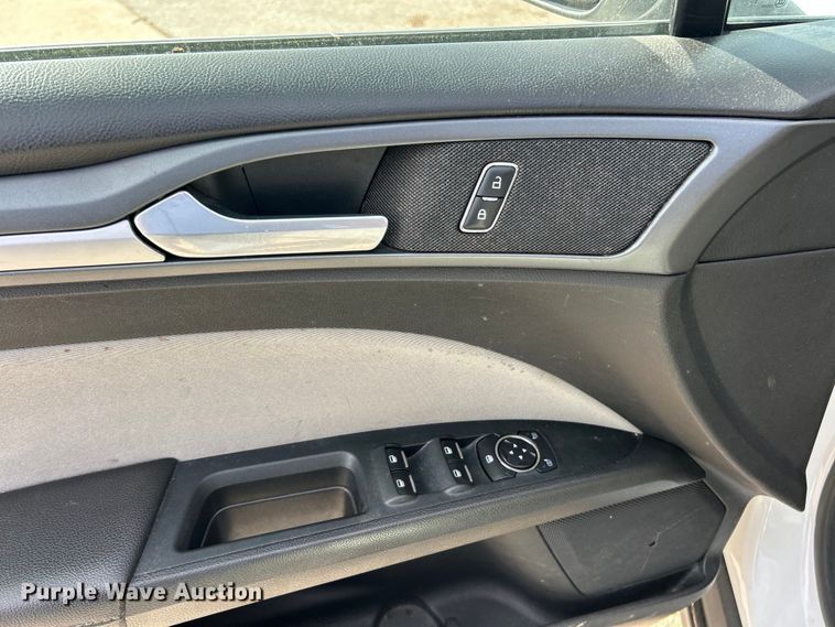 image for item ET6609 2013 Ford Fusion 