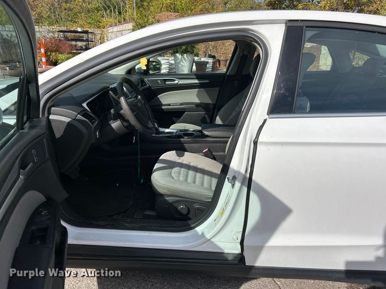 image for item ET6609 2013 Ford Fusion 