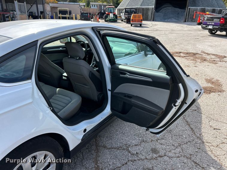 image for item ET6609 2013 Ford Fusion 