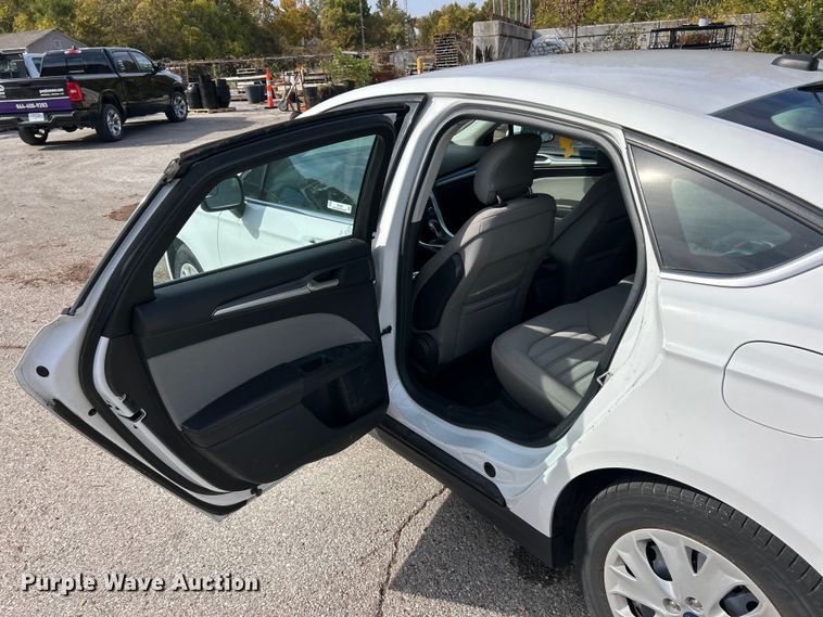 image for item ET6609 2013 Ford Fusion 