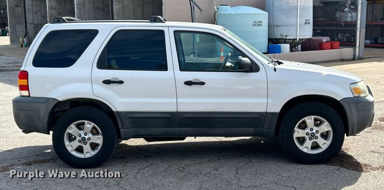 image for item ET6610 2005 Ford Escape SUV
