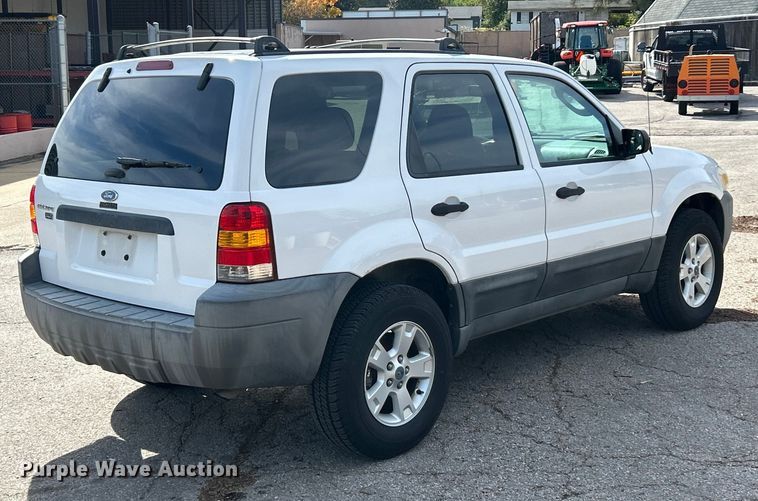 image for item ET6610 2005 Ford Escape SUV