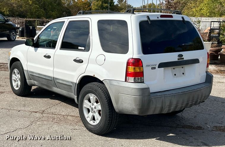 image for item ET6610 2005 Ford Escape SUV