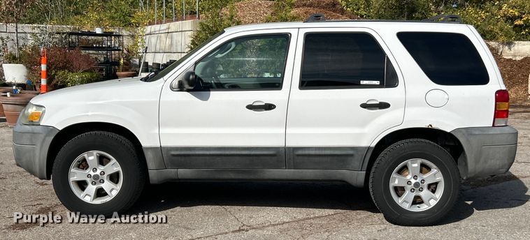 image for item ET6610 2005 Ford Escape SUV