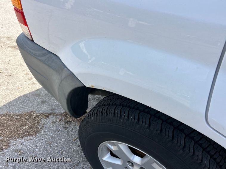 image for item ET6610 2005 Ford Escape SUV