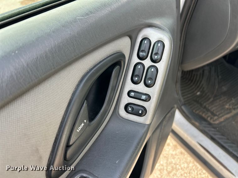 image for item ET6610 2005 Ford Escape SUV