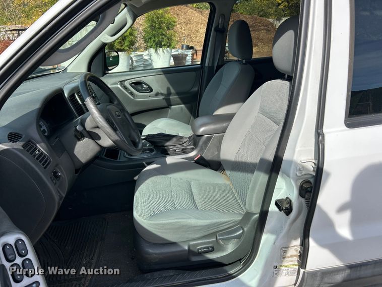 image for item ET6610 2005 Ford Escape SUV