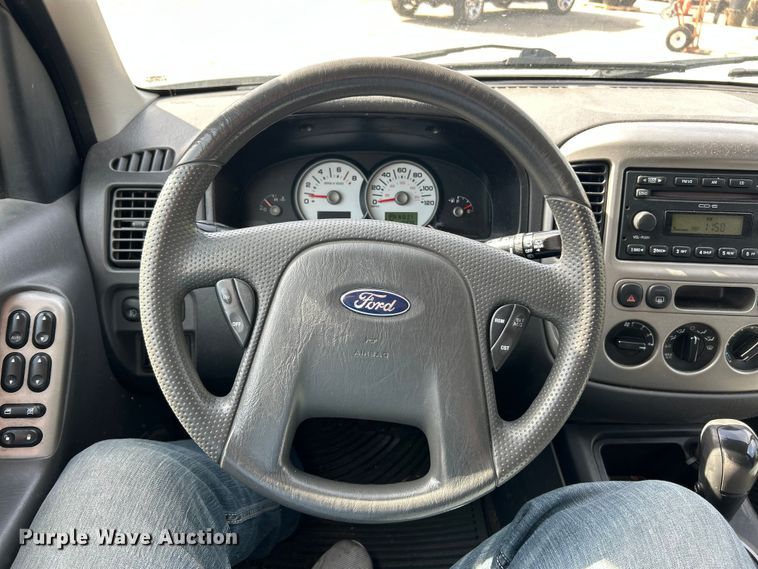 image for item ET6610 2005 Ford Escape SUV