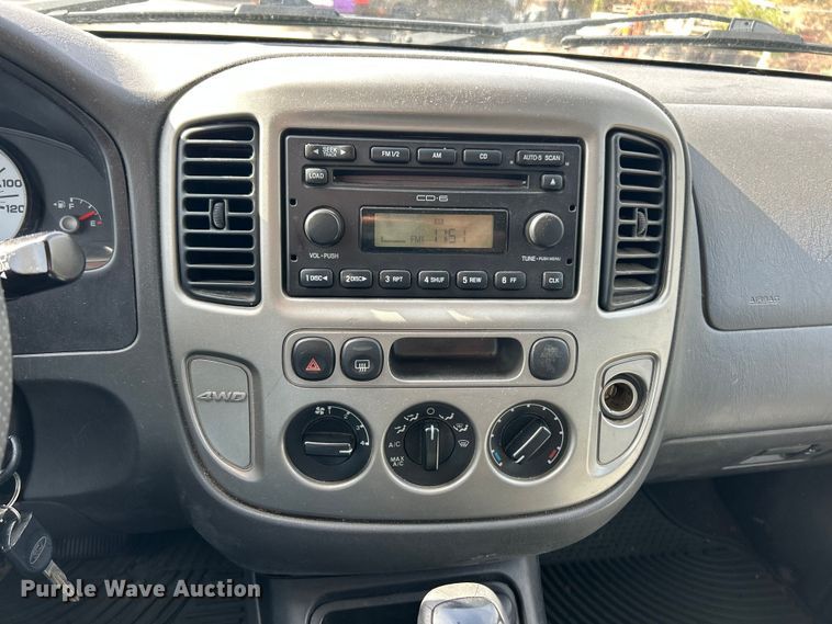 image for item ET6610 2005 Ford Escape SUV