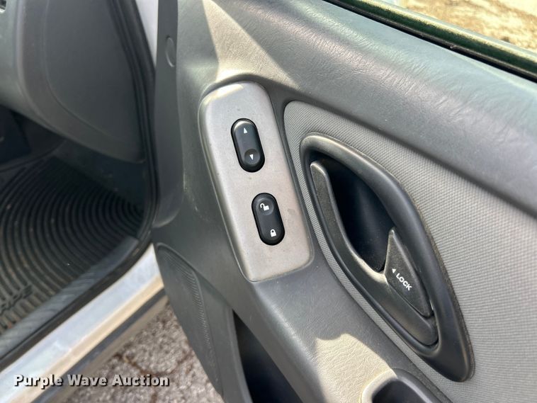 image for item ET6610 2005 Ford Escape SUV