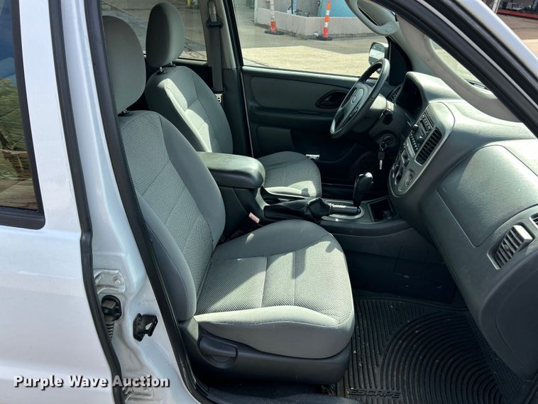image for item ET6610 2005 Ford Escape SUV
