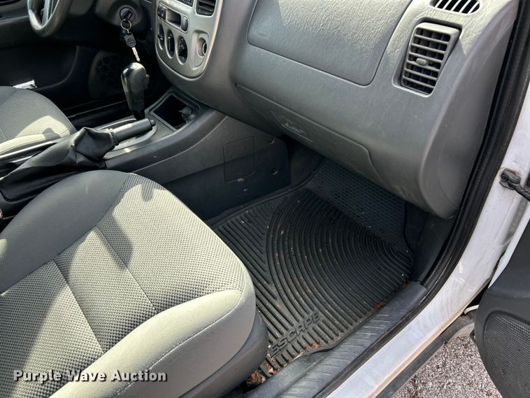 image for item ET6610 2005 Ford Escape SUV