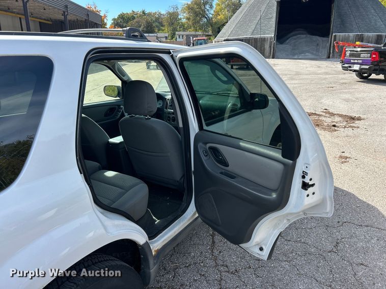 image for item ET6610 2005 Ford Escape SUV
