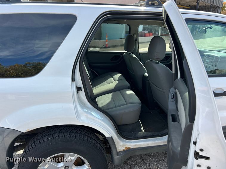 image for item ET6610 2005 Ford Escape SUV