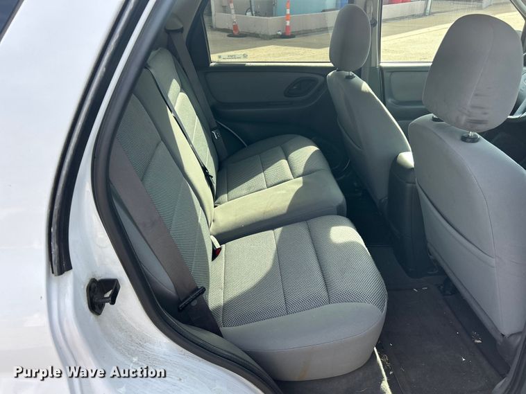 image for item ET6610 2005 Ford Escape SUV