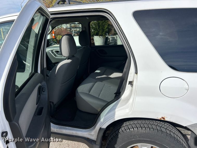 image for item ET6610 2005 Ford Escape SUV