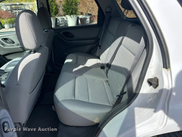 image for item ET6610 2005 Ford Escape SUV