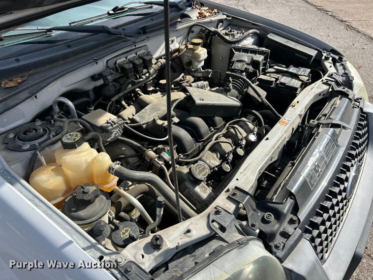 image for item ET6610 2005 Ford Escape SUV