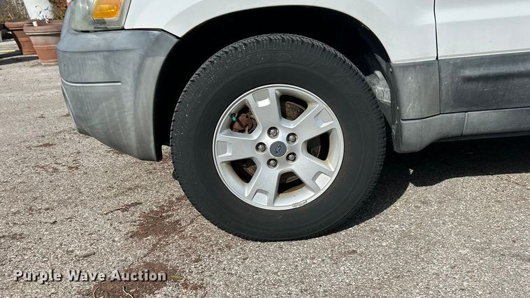 image for item ET6610 2005 Ford Escape SUV