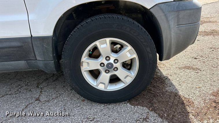 image for item ET6610 2005 Ford Escape SUV