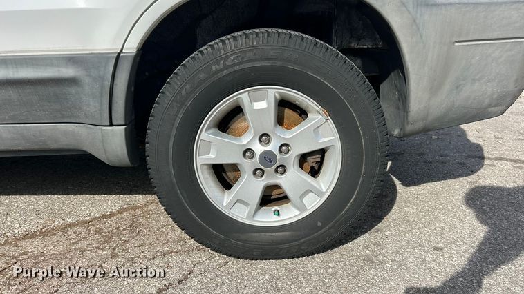 image for item ET6610 2005 Ford Escape SUV