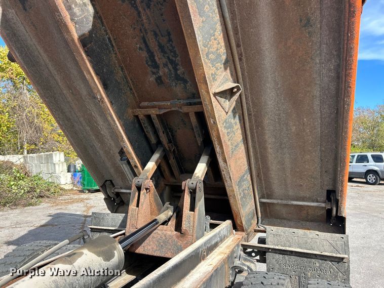 image for item ET6613 2015 Freightliner Business Class M2 dump truck