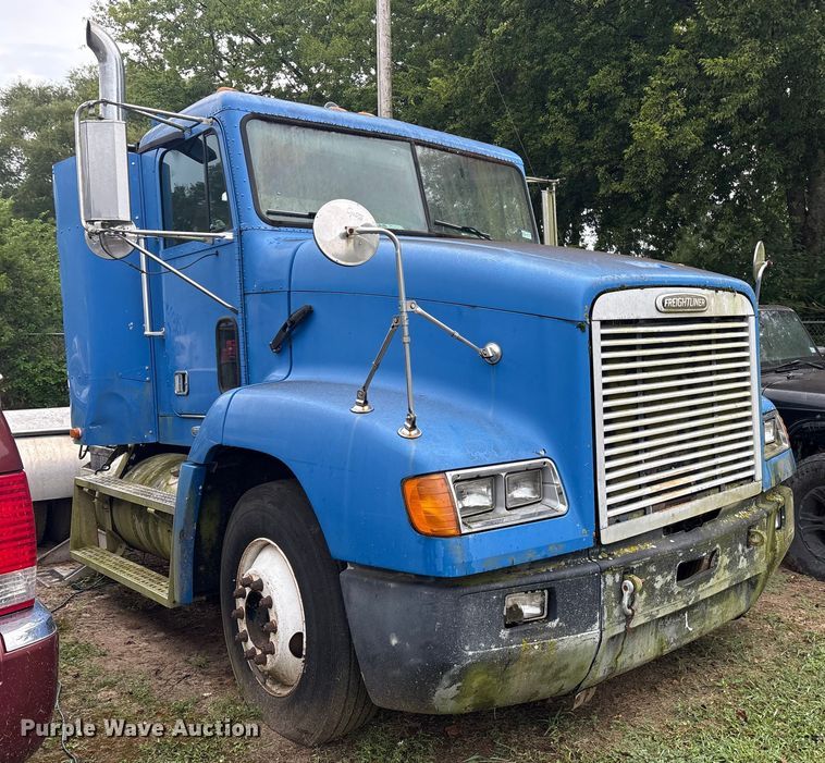 image for item ET7061 1998 Freightliner FLD semi truck