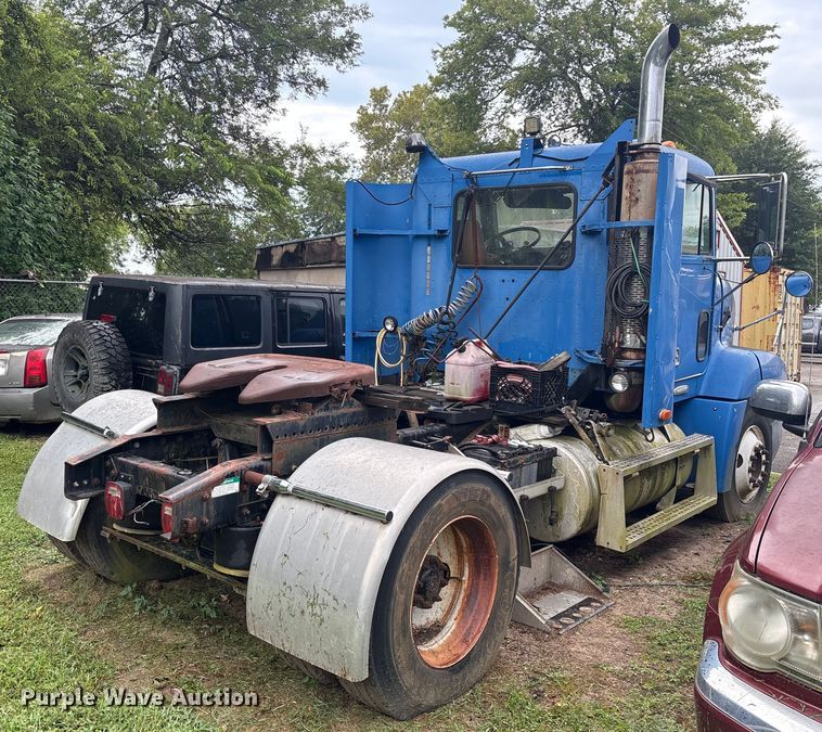 image for item ET7061 1998 Freightliner FLD semi truck