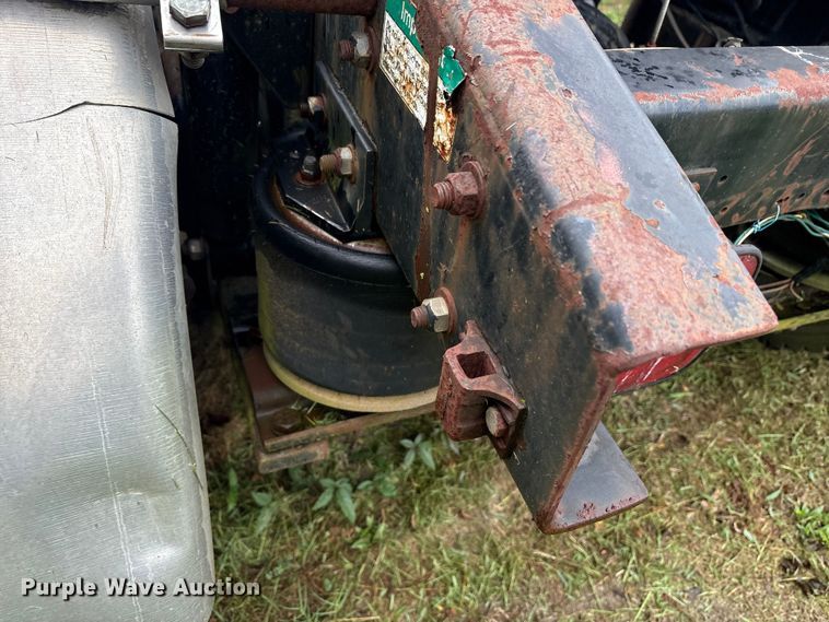 image for item ET7061 1998 Freightliner FLD semi truck